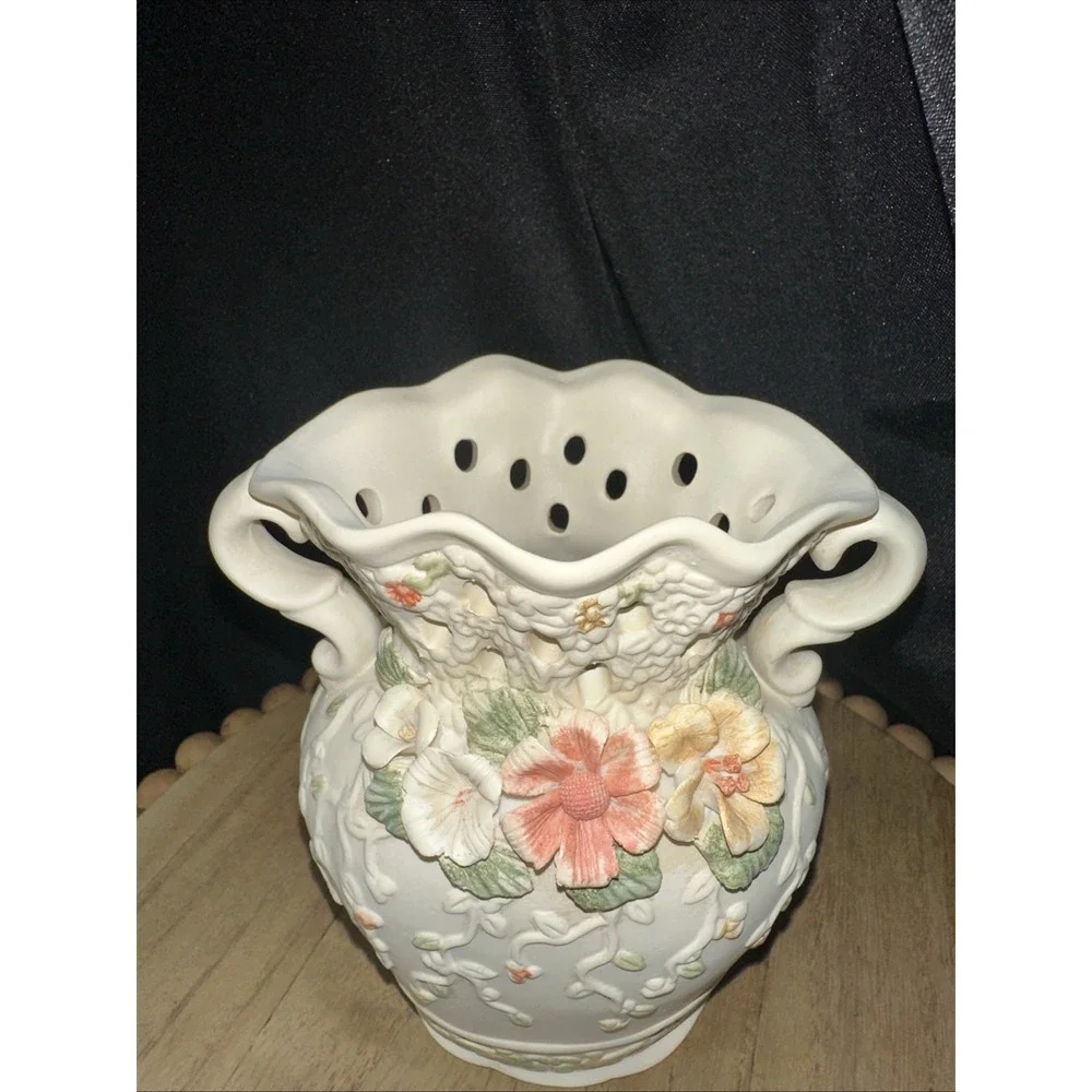 VTG Capodimonte Style Porcelain Vase with Applied Roses and it's original box